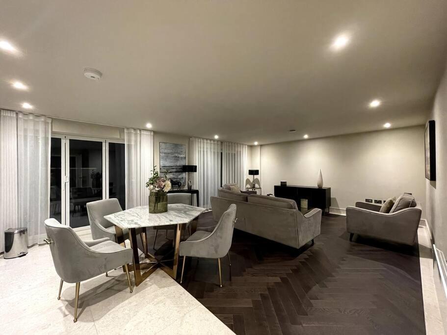 2Br Urban Vista Retreat Chcl F7 Apartment Chigwell Luaran gambar