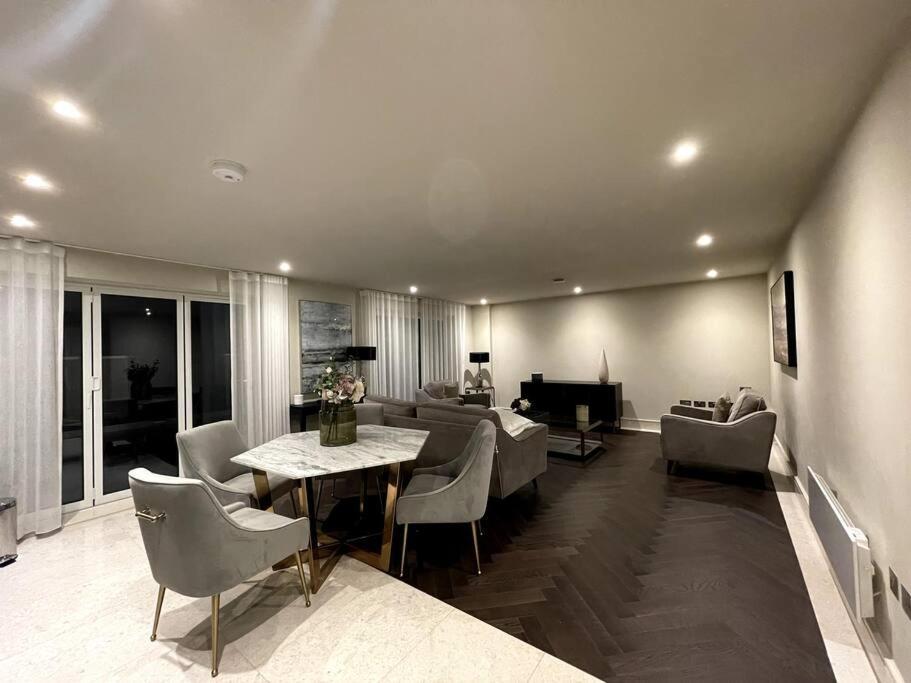 2Br Urban Vista Retreat Chcl F7 Apartment Chigwell Luaran gambar