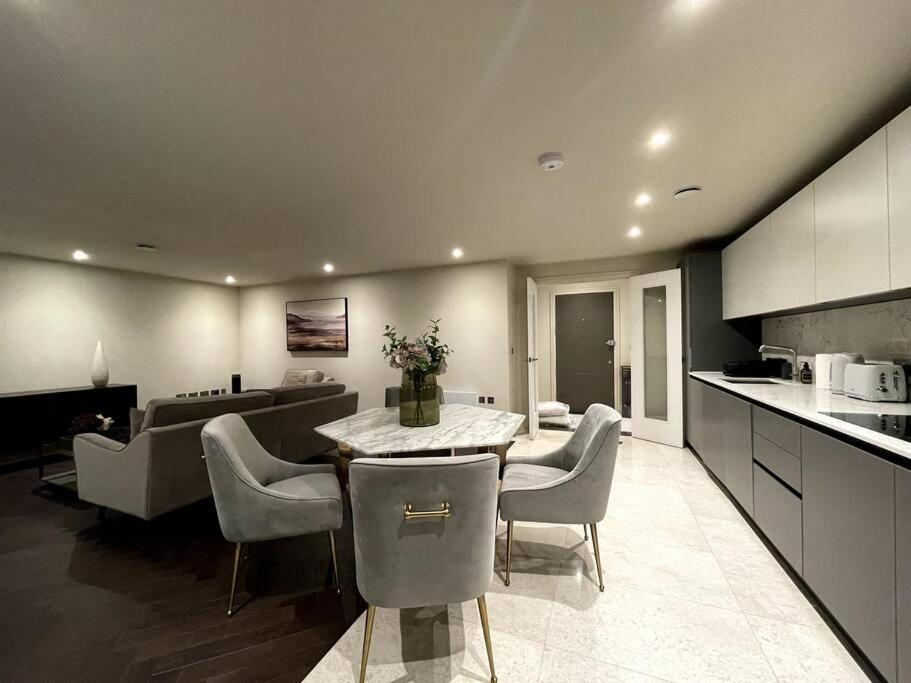 2Br Urban Vista Retreat Chcl F7 Apartment Chigwell Luaran gambar