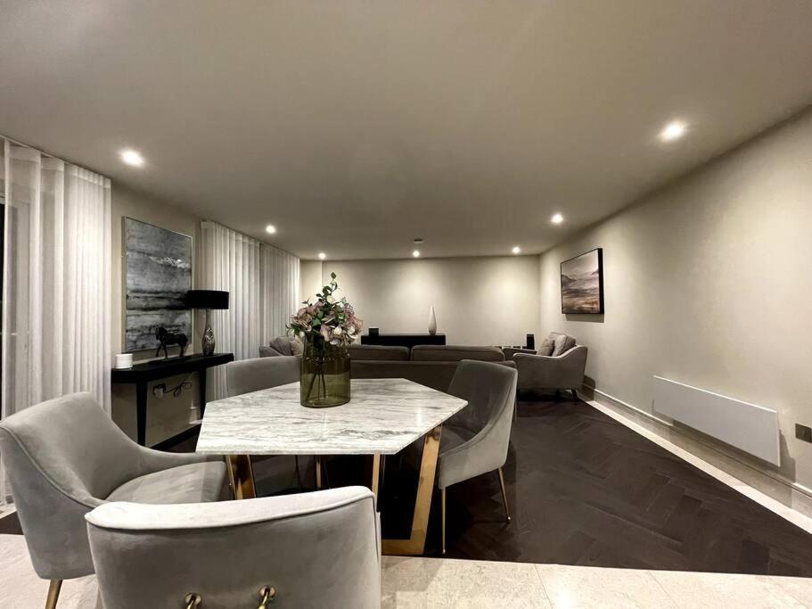2Br Urban Vista Retreat Chcl F7 Apartment Chigwell Luaran gambar