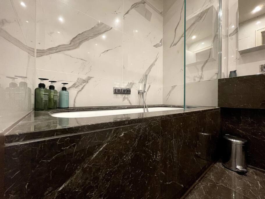2Br Urban Vista Retreat Chcl F7 Apartment Chigwell Luaran gambar